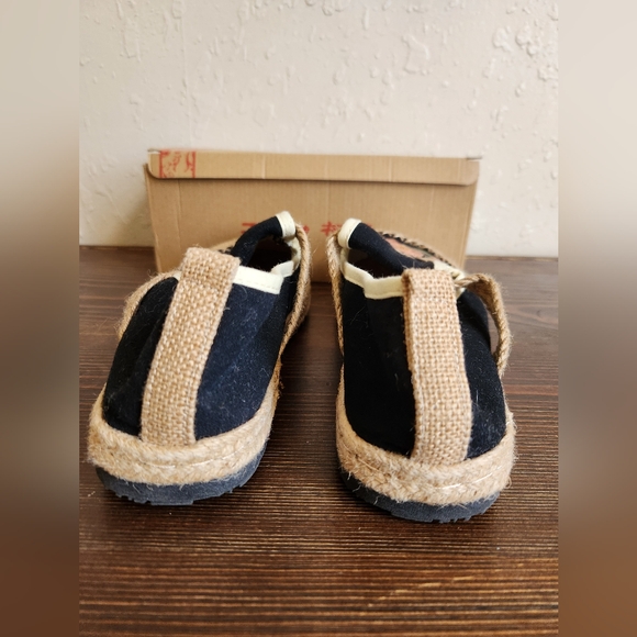 Floral Embroidered Women's flat slip ons, Size 8 - Picture 5 of 9